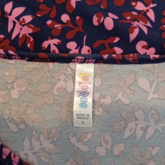 🤍 EUC LuLaRoe Irma Navy & Pink Floral Short Sleeve Tunic Size S - Picture 3 of 6
